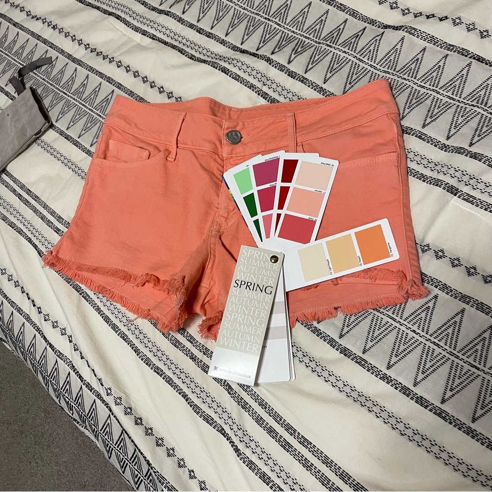 Black Orchid Peach Frayed Hem Shorts